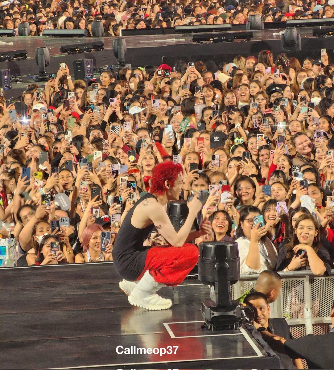 Ramii30767144's tweet photo. ไถ่ทวิตเจอภาพนี้เลยซูมดูใบหน้าแต่ล่ะคนคือมีรอยยิ้มทั้งนั้นเลย🥰🥰🥰😍😍😍🥳🥳😘😘
#BamBamAREA52inBKK 
@BamBam1A #BamBam https://t.co/7N0CtgSVS0