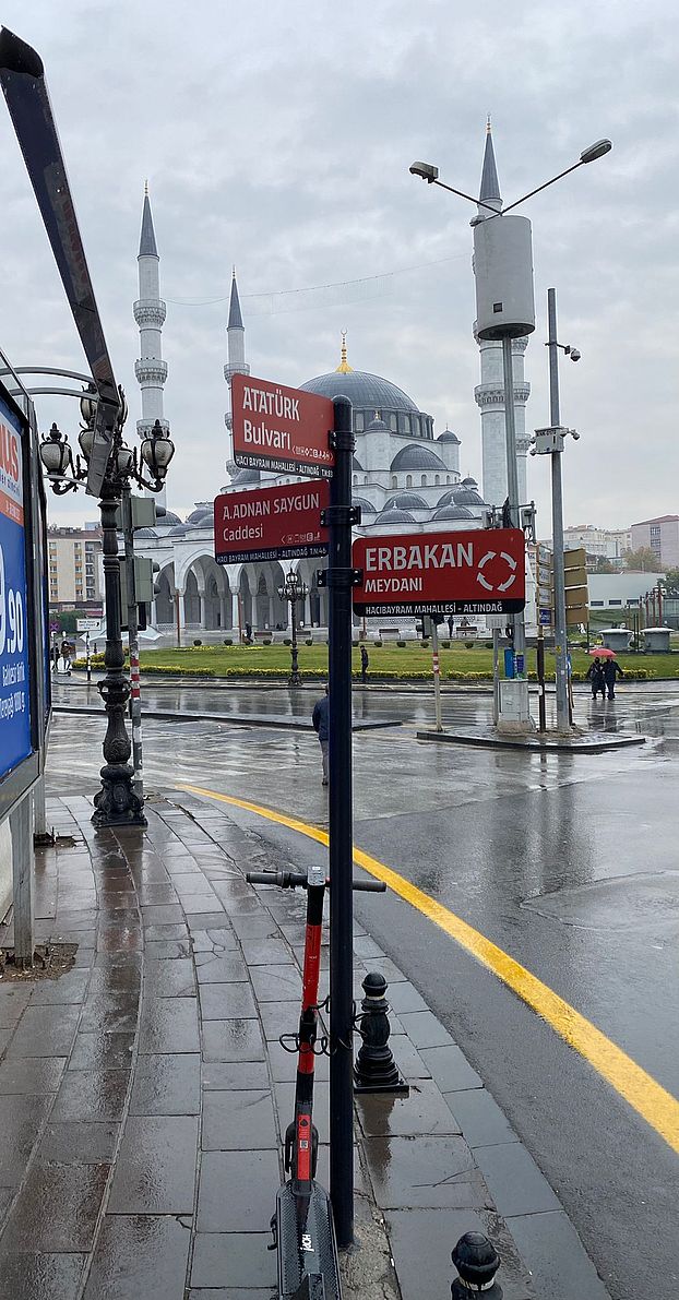 BalistreriAlex's tweet photo. Turkey at a crossroads - and Prof. @ilker_ayturk of @bilkentpols promises to give us a roadmap at tonight's lecture. The event is a much-anticipated installment of Basel’s @UniBasel_en series on the centenary of the Turkish Republic. More information: https://t.co/8eqUIlzZjz https://t.co/NG78Eaa7IG