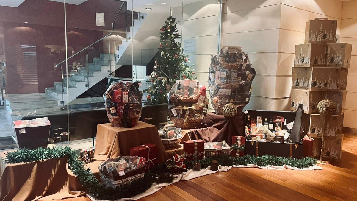 ansamagourmet's tweet photo. 🎄 Una #Navidad más llevamos sabor y tradición a hogares y empresas. Cestas y lotes gourmet para todos los gustos y presupuestos. 

Más de 50 años cerca de ti🛒 https://t.co/eNnA4rKo8j 

#regalosdeempresa #regalosdeempresa #lotesdenavidad #cestasylotes https://t.co/ANs7RmgIsb