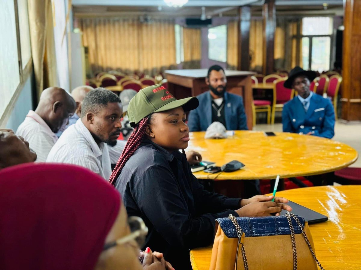 LADADADELAREPUBLIQUE tweet media