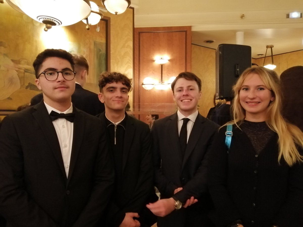 albertdemun's tweet photo. Les élèves de 1ère Hôtellerie-Restauration ont participé à la remise du @PrixWepler qui s’est déroulé le 13 novembre 2023. Le jury, présidé par Marie-Rose Guarnieri, a attribué le #PrixWepler à Elisa Shua Dusapin, pour son roman Le vieil incendie. https://t.co/rqO3pgXC8S