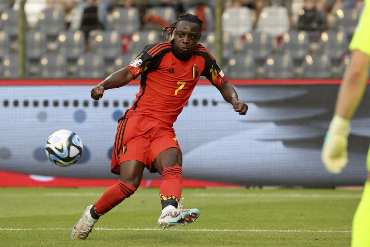 Jeremy Doku bagged another two assists in yesterday's 5:0 win for Belgium. 

Only 21 yrs old but already collected 11 G/A this season so far for Manchester City and Belgium!

Will he be a contender for the upcoming Ballon d'Or?

Let me know in the comments ⬇️

#JeremyDoku #Baller