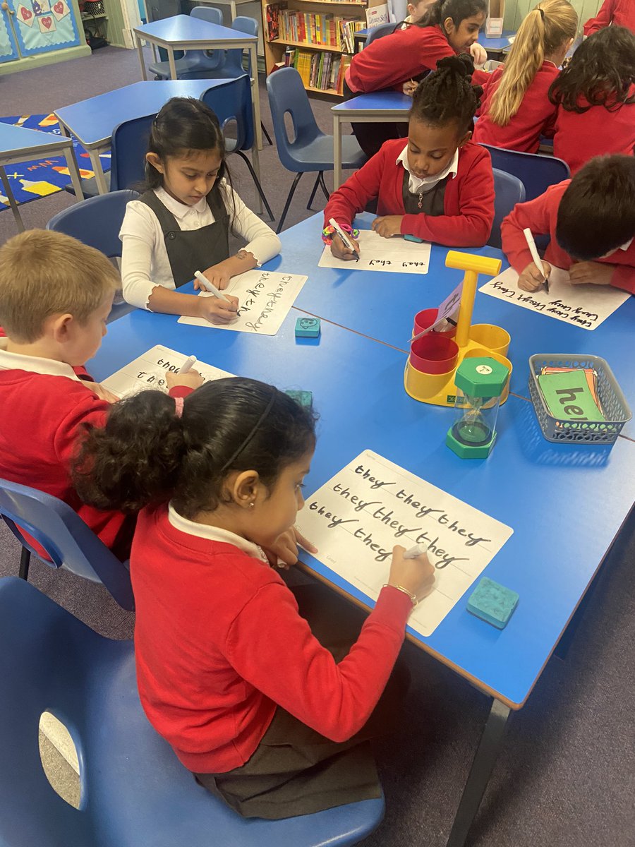 MissSwanSPS's tweet photo. We finished our instructional writing lesson today with practise of our common words https://t.co/uIf7BAWoza