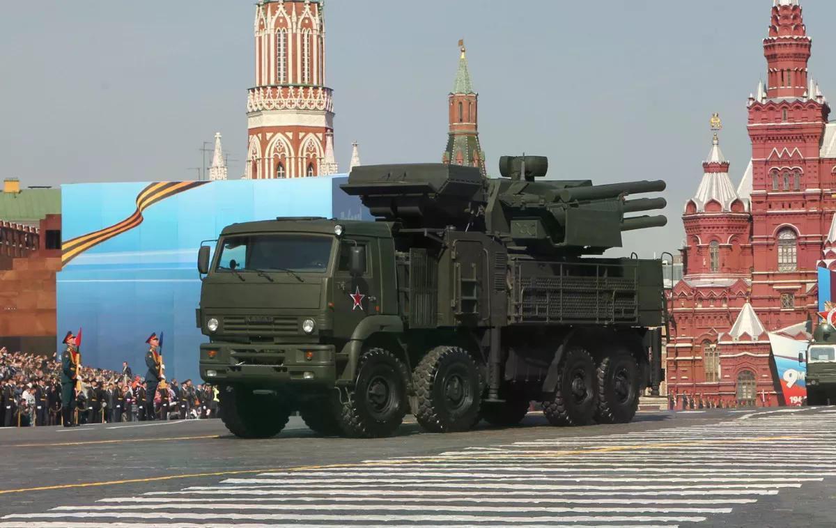 Trend_xX's tweet photo. Update.
Russia's $15m "drone killer" air defense system blown up in Kherson: Video https://t.co/VJ4a2UOY1g #bbtvi #bbuk #harmas #IsraelPalestineWar #gaza #ABC #FoxNews #YSLリブレ #USADAY #People #LiveNews #UkraineRussiaWar #Updates #NEWS_ギフテッド #Newsweek #x https://t.co/pPfcRHDUIp