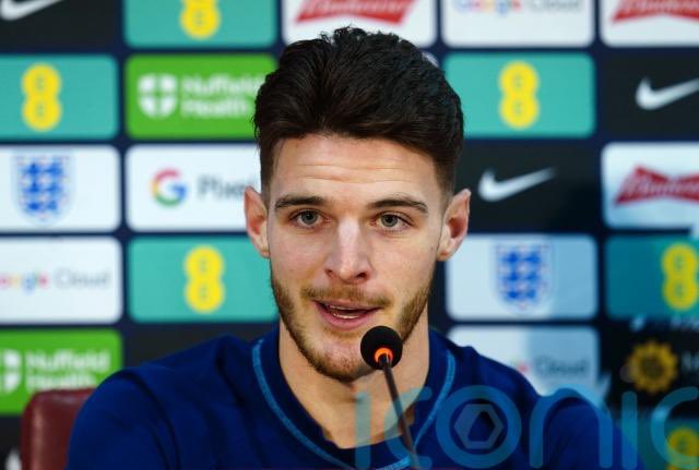 Arsenalnewschan's tweet photo. 🗣️Declan Rice on his £100 million transfer fee to #Arsenal: 'It’s £100 million, it’s a lot of money, I could understand the pressure that comes with it. Not only the pressure you put on yourself but there’s an expectation of being bought for that much money.

‘People need to see performances straight away. I want to re-pay the club straight away, they have invested a lot of money in me, I need to prove why I can go there and change things.

‘When the transfer was going through I was very nervous because of the price tag. It’s natural to think about that. You’re a human being bought for £105 million, it doesn’t feel very normal!

‘But that was because of what I’d done at West Ham, what they valued me at. When I signed for Arsenal I just thought, “I just need to be Declan Rice“, be myself, don’t be any different, everything will go smoothly.’