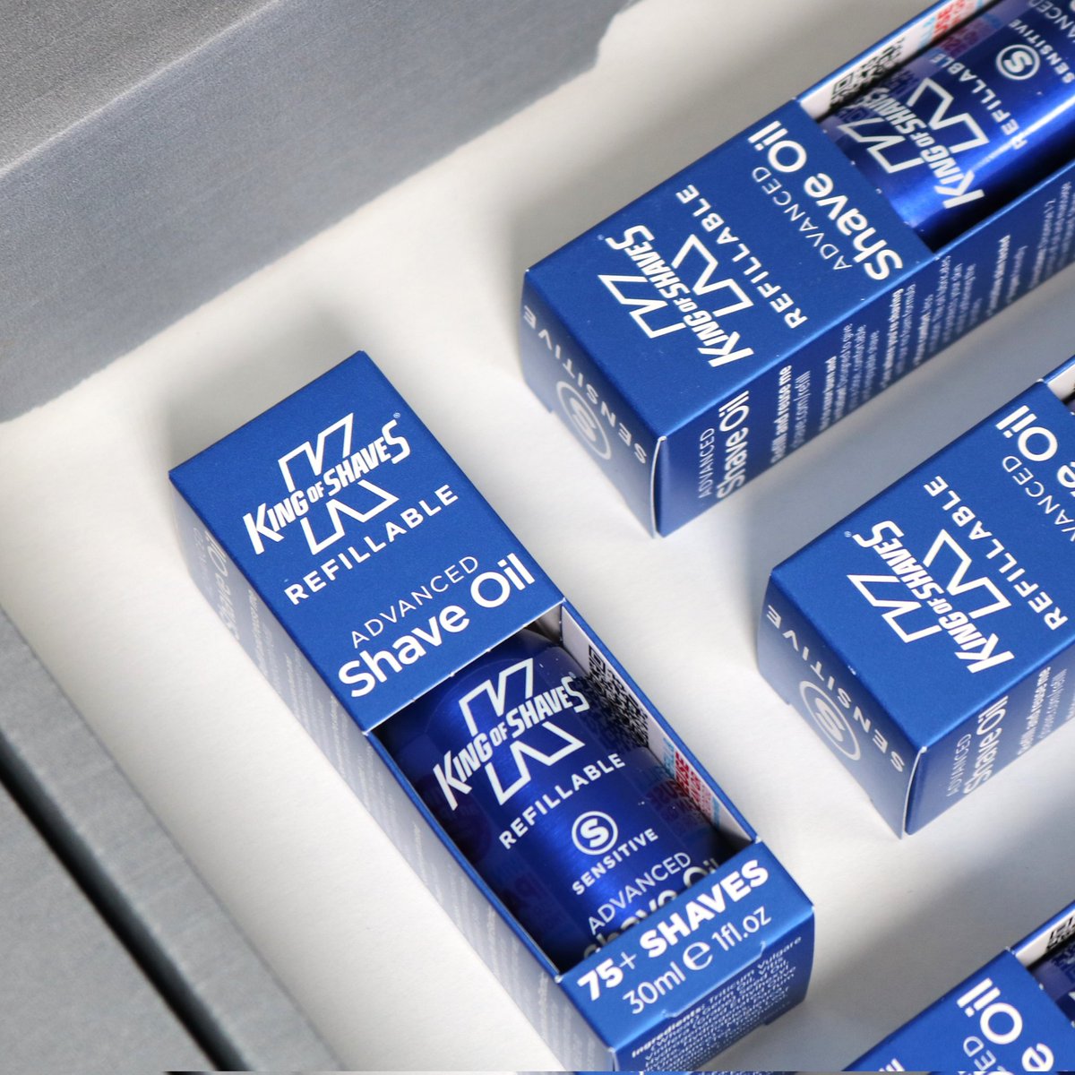 A shave oil is great when you're trying to line up your stubble or beard. It let's you see exactly where you're shaving so that you can get those lines as straight as possible

#toppbox #groomingbox #grooming #skincare #shaving #bodycare #haircare #fragrance #cologne #menshealth