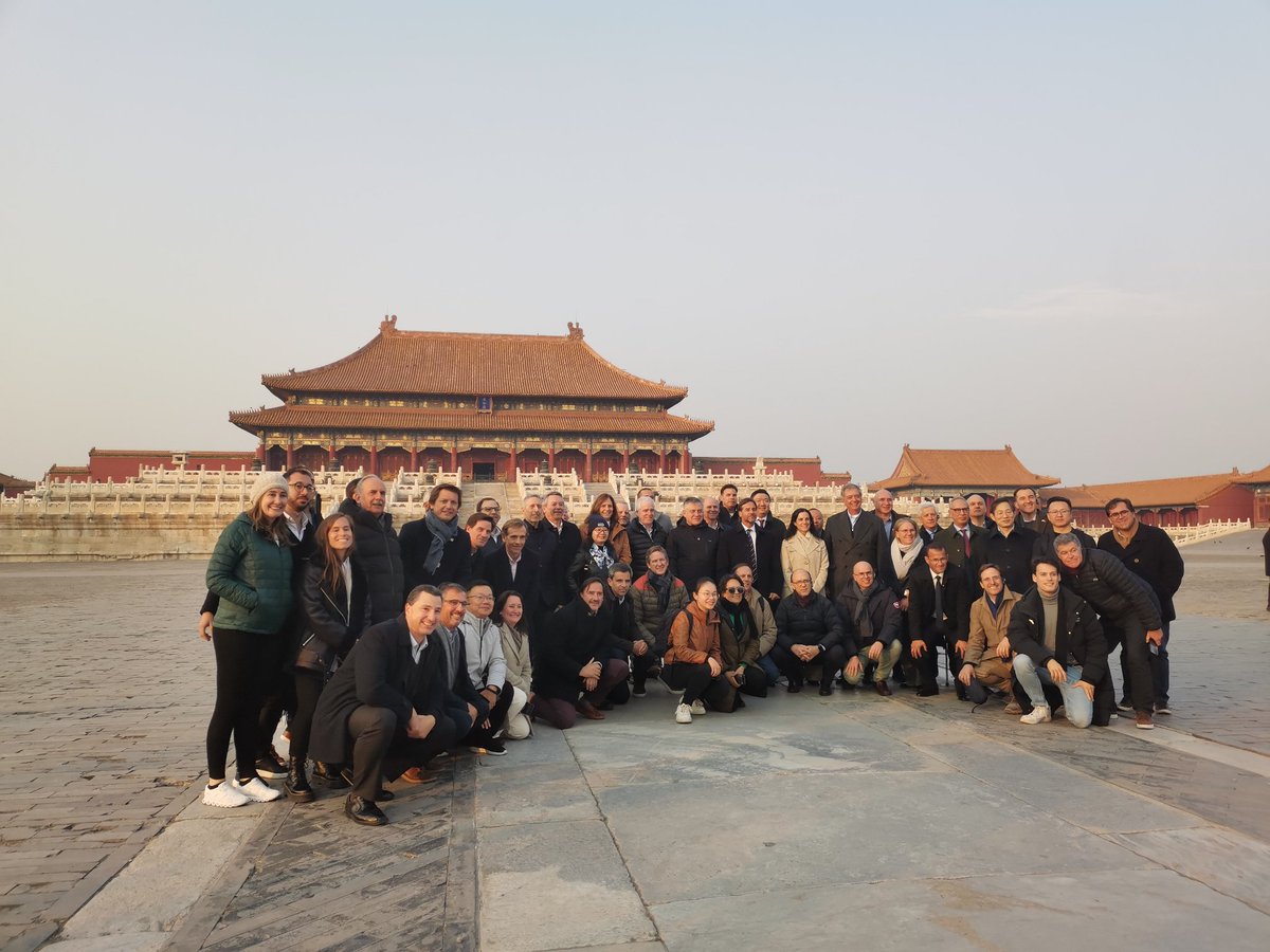 El Pte de Uruguay🇺🇾 <a href="/LuisLacallePou/">Luis Lacalle Pou</a> llegó a Beijing. Inició su visita de estado a China🇨🇳 conociendo la historia y la cultura del #GiganteAsiático junto con su delegación. Sean todos muy bienvenidos 🌹👏🤝
热烈欢迎乌拉圭总统拉卡列对中国进行国事访问！