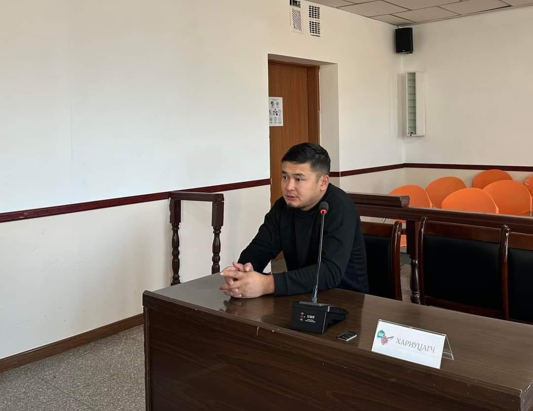 "Гацуурт" компанийн захирал Л.Чинбат энэ зун машинаар хүн элдэн хөөсөн.Энэ хэрэг явдал шүүхэд очиж, Иргэн Ганзоригоос 5115200 төгрөг нэхэмжлэх шүүх хурал болж онигоо болж бна😂Гацуурт компанийн нэхэмжлэл хэрэгсэхгүй болсон ч онигоо хэвээрэй 😂😂😂