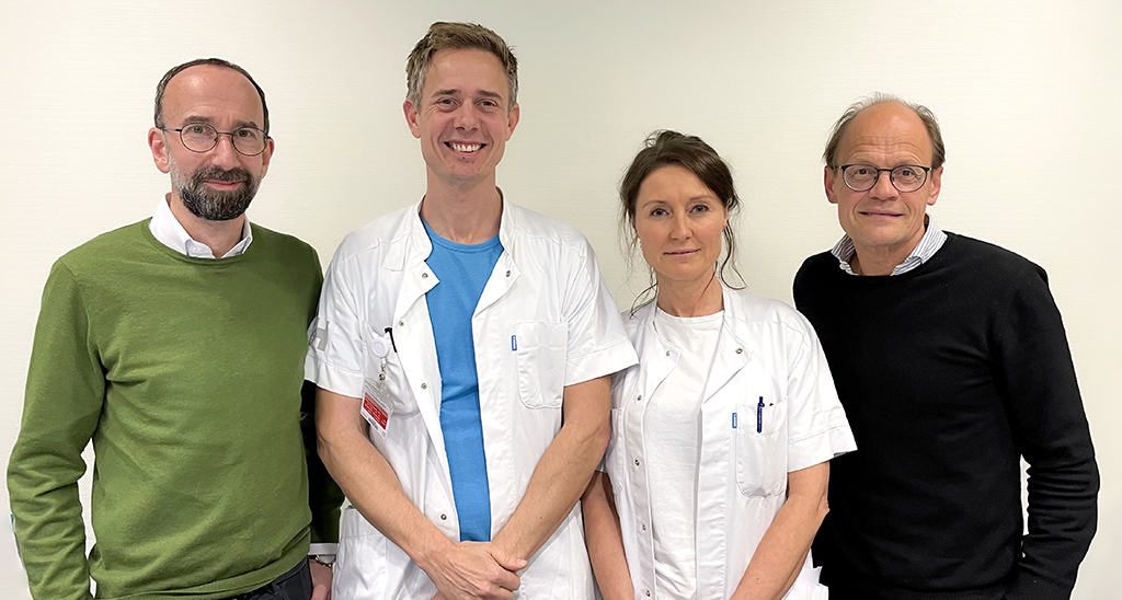 Rigshospitalet (@rigshospitalet) on Twitter photo Hør nyt om de seneste fremskridt i den kirurgiske behandling af epilepsi, når næste Grand Round-foredrag afholdes torsdag d. 23. nov. kl. 08.00-08.50
bit.ly/epilepsikirurgi
<a href="/epilepsi/">Epilepsiforeningen</a> <a href="/AUHdk/">Aarhus Uni.hospital</a> <a href="/OUHhospital/">OUH Odense Svendborg</a> <a href="/AalborgUH/">Aalborg Universitetshospital</a> <a href="/RegionH/">Region Hovedstaden</a> <a href="/regionsjaelland/">Region Sjælland</a> <a href="/DanskePatienter/">Danske Patienter</a> Hør nyt om de seneste fremskridt i den kirurgiske behandling af epilepsi, når næste Grand Round-foredrag afholdes torsdag d. 23. nov. kl. 08.00-08.50
bit.ly/epilepsikirurgi
<a href="/epilepsi/">Epilepsiforeningen</a> <a href="/AUHdk/">Aarhus Uni.hospital</a> <a href="/OUHhospital/">OUH Odense Svendborg</a> <a href="/AalborgUH/">Aalborg Universitetshospital</a> <a href="/RegionH/">Region Hovedstaden</a> <a href="/regionsjaelland/">Region Sjælland</a> <a href="/DanskePatienter/">Danske Patienter</a>