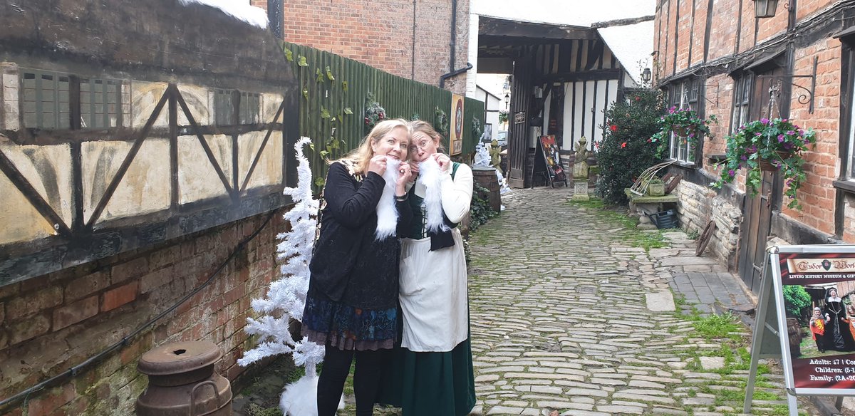 Happy Monday everyone! Some more fun from the weekend making Tudor World a Christmas haven having some fun with fur snow! 🎄🎅🏻 We have lots on this week! The museum is open and we also have ghost tours and Shakespeare tours (Saturdays only) 👏🏼 tudorworld.com