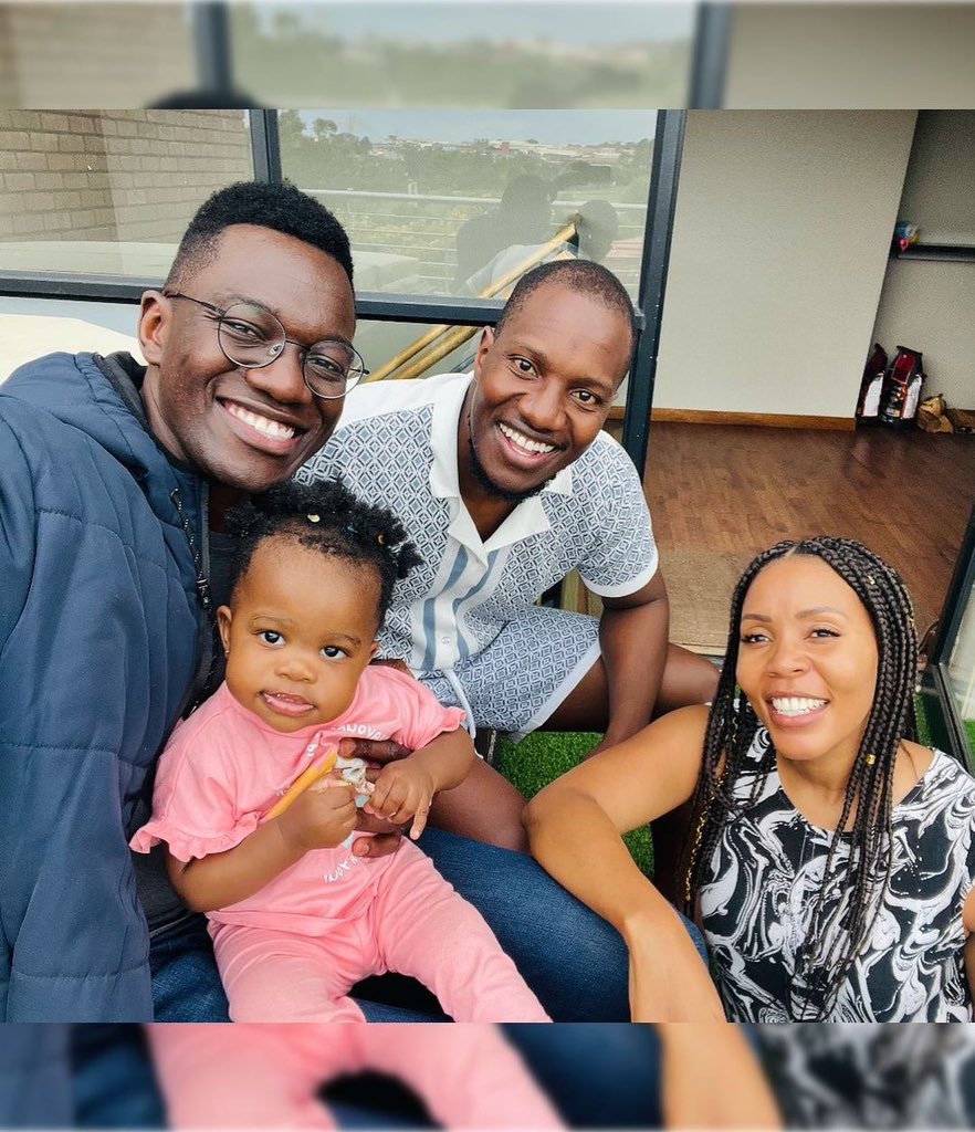 MelvynLubega's tweet photo. When you visit Uncle Mel and find yourself learning about electromagnets as well as the difference between a stalagmite and stalactite formation π€π§²
#StartThemYoung
#PerfectEndToTheWeekend
#UncleMel https://t.co/Xr9kCikIq9