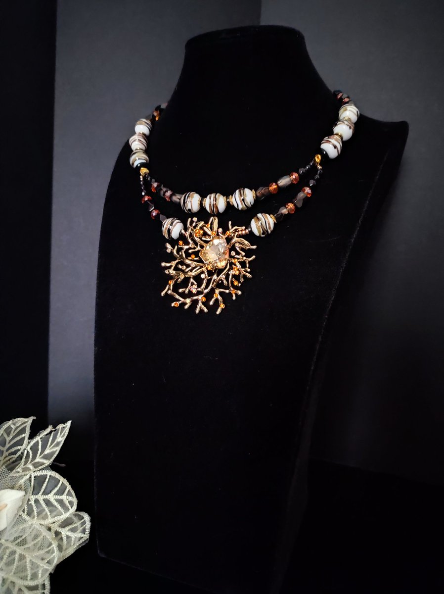 Art choker necklace 
etsy.com/it/listing/159…
#necklace #necklaces #jewelry #jewelryart #handmadejewelry #handmadegift #EtsySeller #etsyhandmade #etsyfinds #EtsyFashion