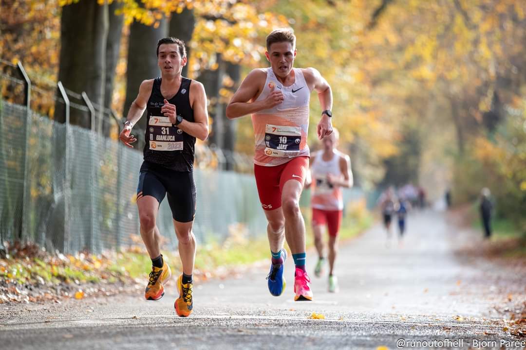 A great run by @charliepurdue at the NN Zevenheuvelenloop (15km) yesterday 🇳🇱, finishing fifth in a strong field, including ahead of Vivian Cheruiyot. Also great to see @JakeSmith_run back competing, who finished 18th. 📸 @runoutofhell