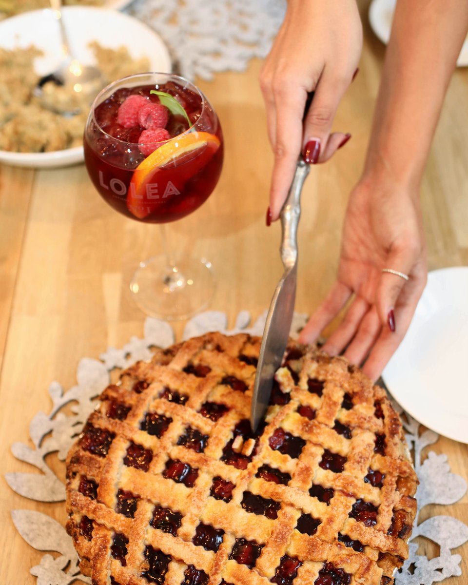 lolea_global's tweet photo. When you are invited to a dinner, are you more likely to bring the dessert or the Lolea? If you want to succeed at all your future events, you already know what we recommend. 🤭 https://t.co/d7QFP9Mq01