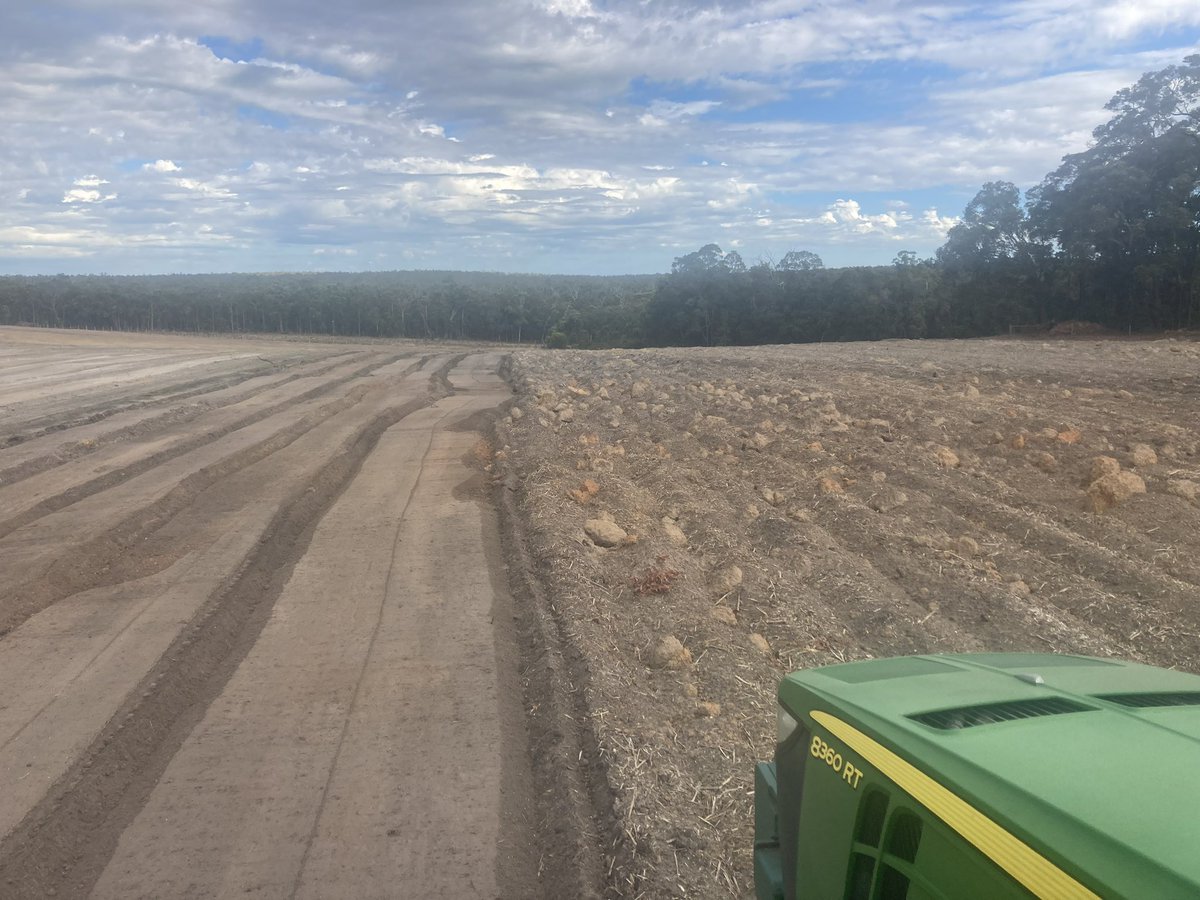 petonki's tweet photo. @BarryGr66 @PeterRobins350 FAE MTH 200 or 225. 
This paddock now grows avocados…
Unit is for sale https://t.co/5JVikIZIs1