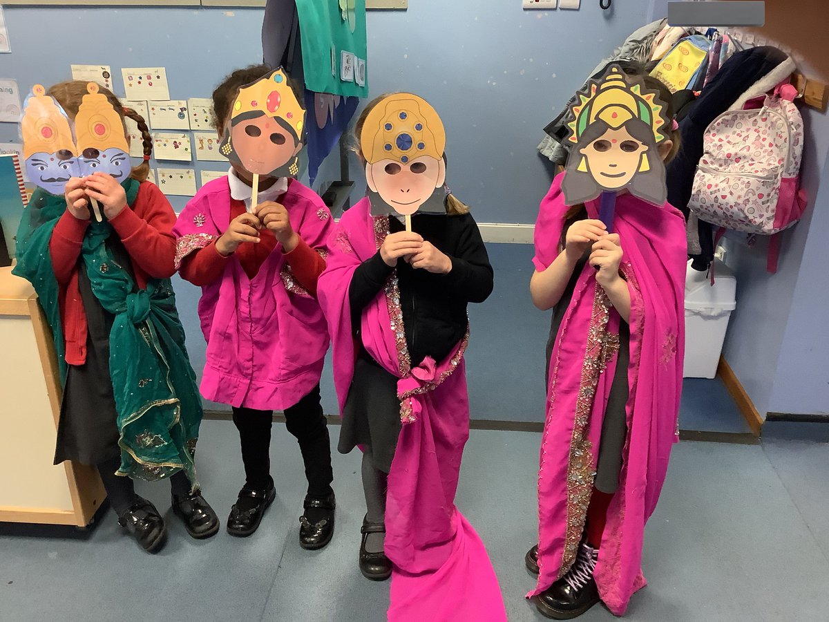 NurseryOPS's tweet photo. This week we are learning all about Diwali. Today we are painting Rangoli patterns and dressing up in Saree’s.

#eyfsuderstandingoftheworld #eyfecelebrate #eyfsexpressiveartsanddesign #playlearnandgrowtogether https://t.co/C6WrgkUZjD