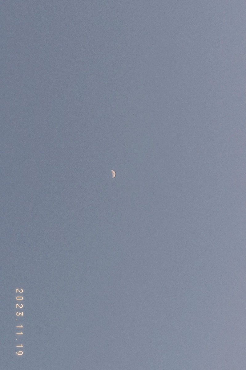 1997soll's tweet image. A lua tava lindaaa #lua