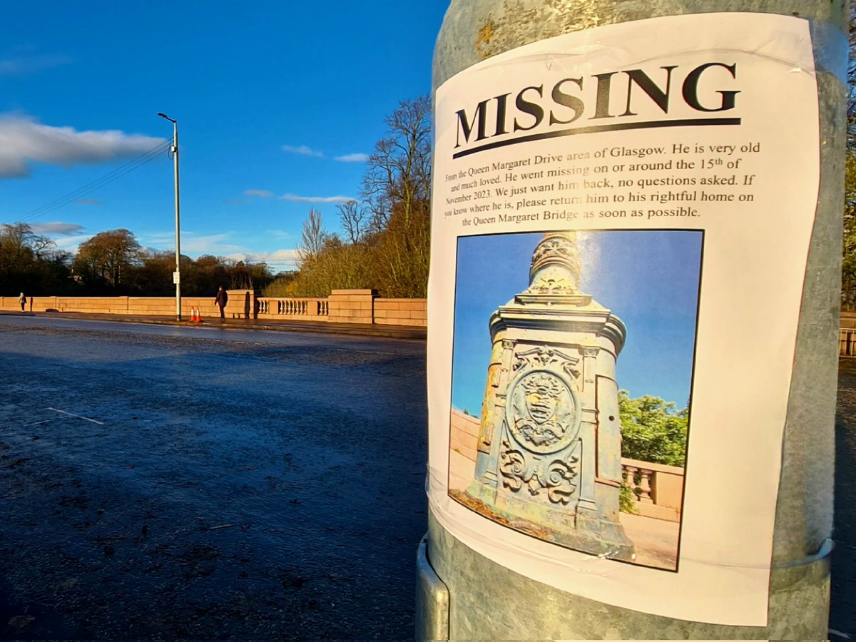 Missing posters have appeared overnight on the B-Listed Queen Margaret Bridge in the west end of Glasgow after its ornate cast iron Edwardian lamp posts were removed and replaced by modern galvanised steel ones.

#glasgow #glasgowhumour @PaulJSweeney #missing #peoplemakeglasgow