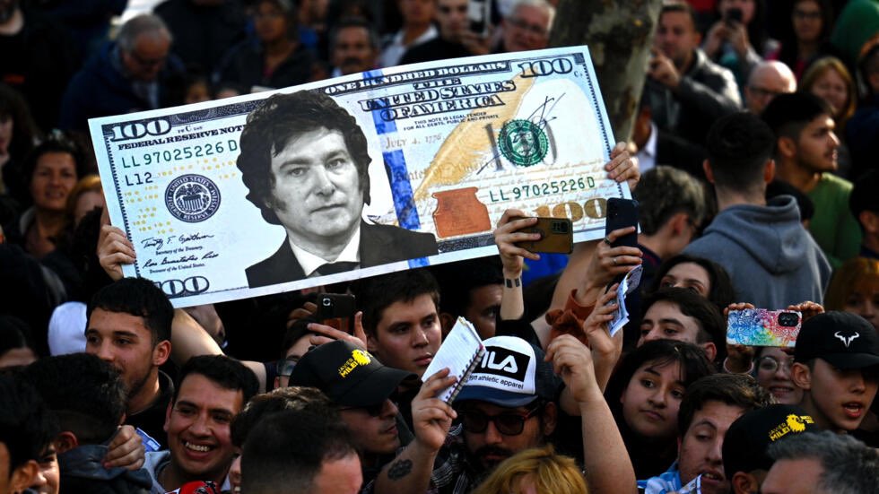 Cryptic_Web3's tweet photo. #JUSTIN: 🇦🇷 Javier Milei won the election today against his opponent Sergio Massa.

Milei plans to replace the country’s local currency, the Peso, with the US dollar. The new Argentine president also plans to shut down the Central Bank and to accumulate #Bitcoin as reserves. https://t.co/tJMUrm17bk