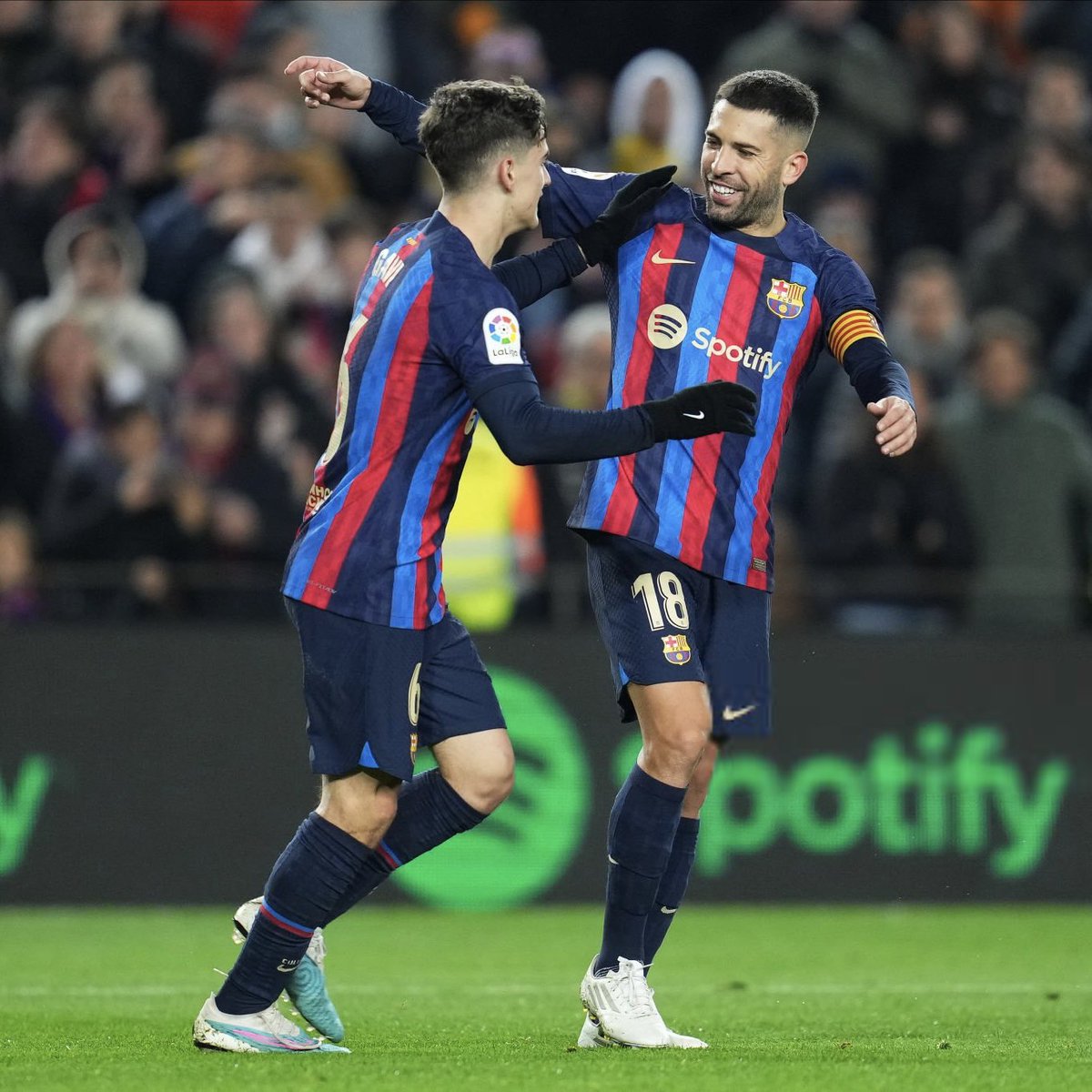 JordiAlba's tweet photo. Mucha fuerza en este duro bache, hermanito!! Todo el que te conozca sabe que vas a luchar para volver aún más fuerte!! 💪🏻❤️ https://t.co/INVP81iJ6w
