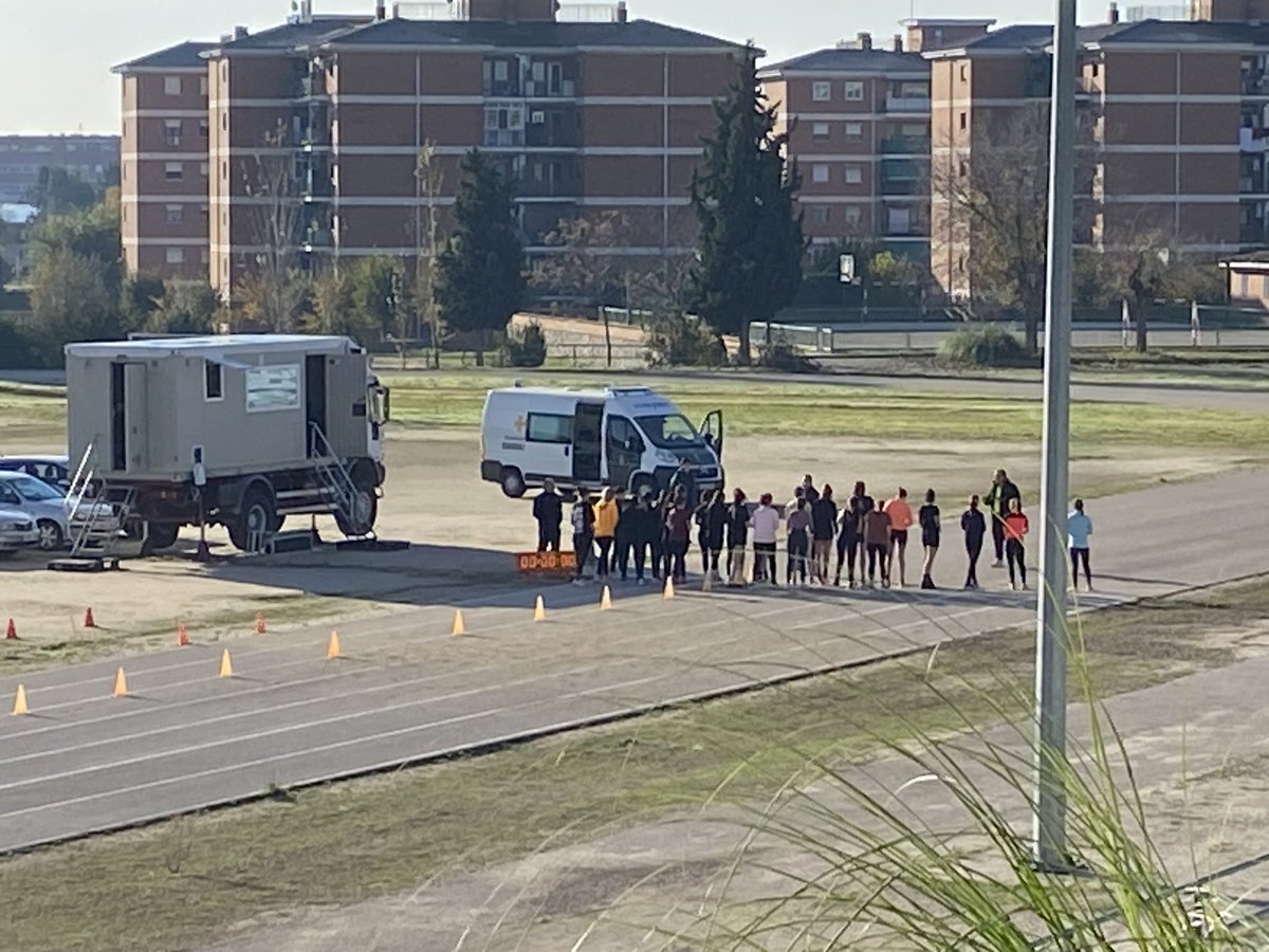 OpoAPROGC's tweet photo. Seguimos con las  pruebas físicas en el #ColegioDeGuardiasJovenes 
Mucha suerte a todos los aspirantes 
#RoadToValdemoro #RoadToBaeza #opogc #oposiciongc #Valdemoro #Baeza #Quintos #Polillas https://t.co/4reYHfcYwv