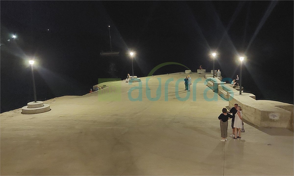 Nice performance of the Athena solar post light, installed near the pier in Greece.The light is 18watt, there is a great lighting area and brightness. 
#solarpostlight #solargardenlight #solarpedestrainlight #solarparklight #solarpathwaylight #solarpower