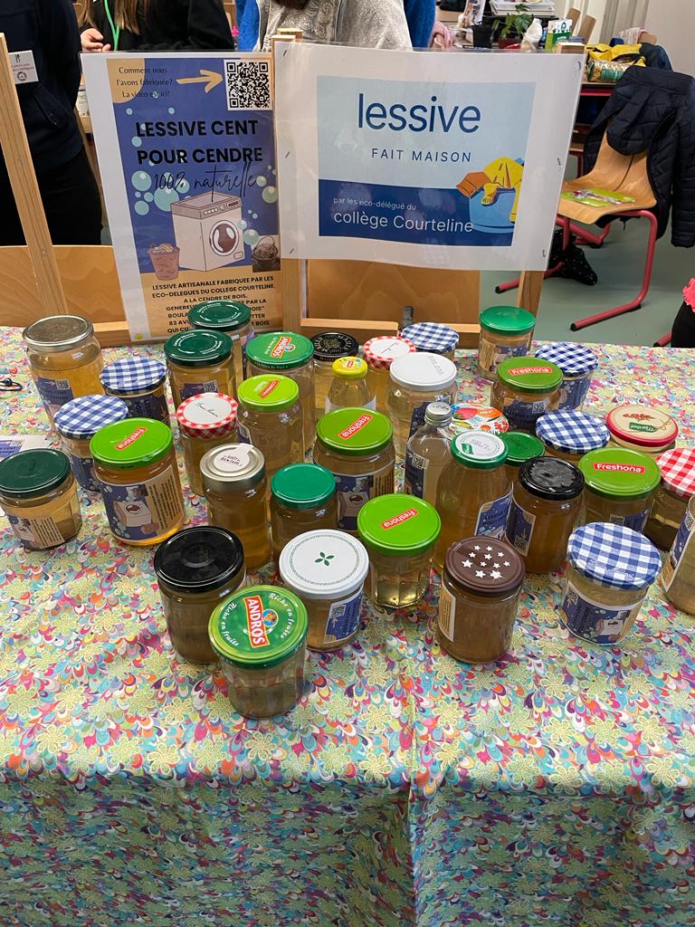 EPierreMarie's tweet image. Samedi, portes ouvertes aux collèges @CollgeCourteli1  et @G_Tillion_Paris. Ateliers de sciences, chorales, une belle démonstration du talent qui fleurit dans nos collèges publics. Bravo aux équipes pédagogiques pour leur engagement pour la réussite et du bien-être des élèves.