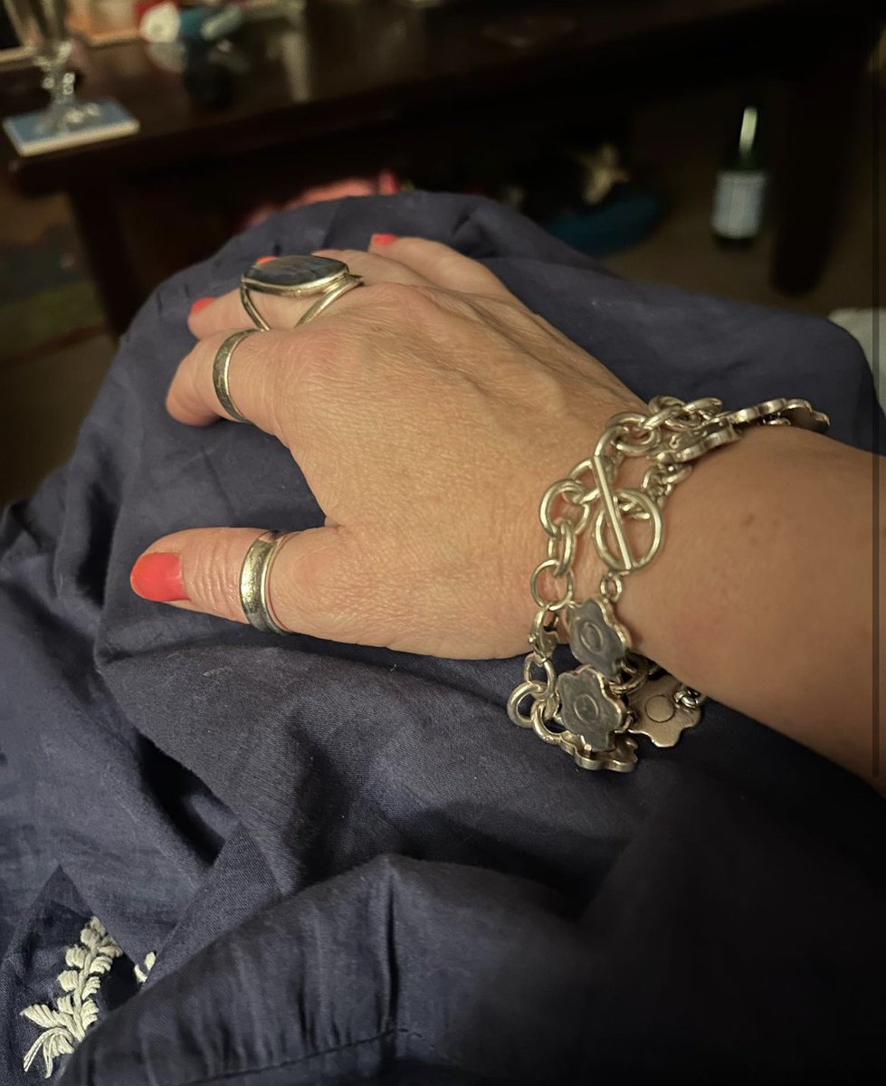 I often get told I have magic hands. As a healer &amp; therapist my hands are my greatest tools. I regularly make time to be grateful for their ever readiness to love, care, heal, reduce pain &amp; release stress. How often are you grateful for the little things?  bryonybrook.be