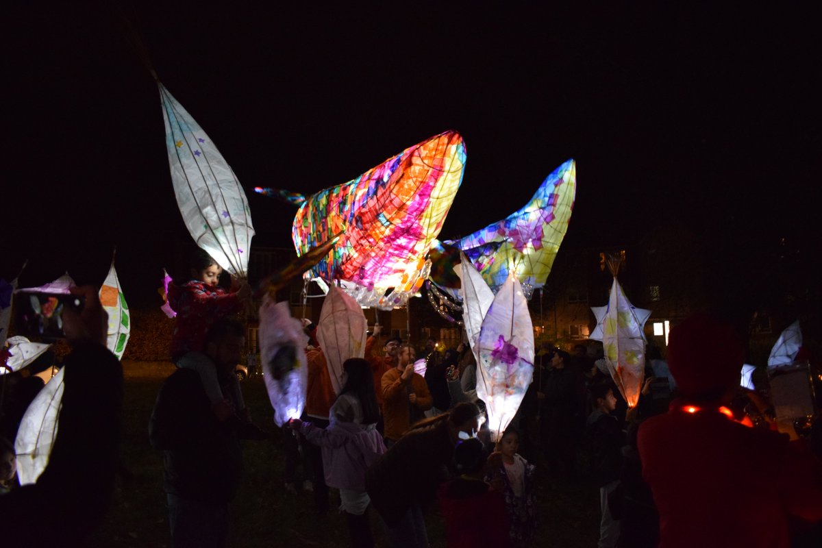 A big thanks to Mani, our children and young people from JYC, and Chilworth House Upper School for creating these magnificent whale lanterns! 😍🐳🐳
#oxlightfest23 #rosehill #oxford #rhjyc <a href="/FILMOXFORD/">Film Oxford</a>