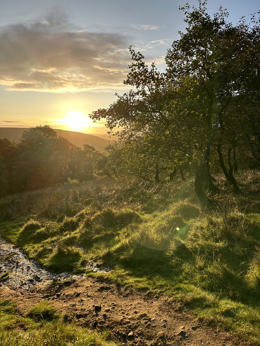 buffalosystems's tweet photo. #mondaymotivation
The fabulous view from the top of Winn Hill. 😊👌☀️ a short 15mins drive from our factory
Just 41 days left of 2023 - get planning that next adventure!
@buffalosystems
#buffalosystems #madeinsheffield #hillday #madeintheuk #hopevalley #adventure https://t.co/gkBuuWNvKs