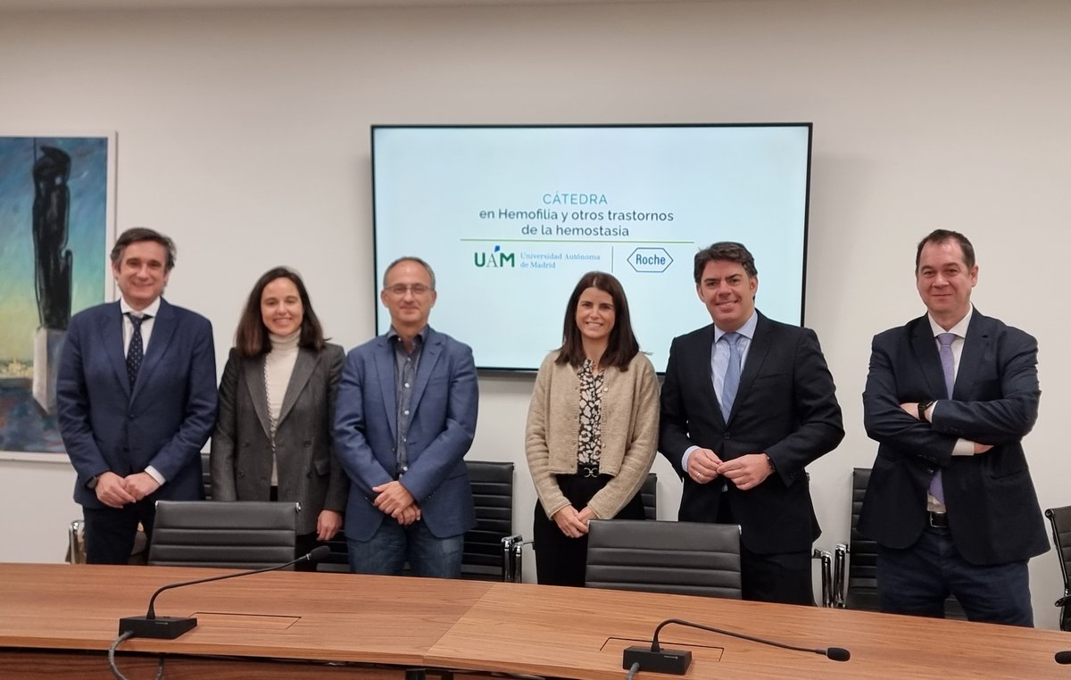 Roche España (@roche_es) on Twitter photo Nos reunimos hoy en la <a href="/UAM_Madrid/">UAM Autónoma Madrid</a> para destacar los logros de la Cátedra en #Hemofilia UAM-Roche 👏
¡300 profesionales sanitarios formados y nuevas líneas de investigación impulsadas! 🚀Gracias a todos los que lo habéis hecho posible 👩⚕️👨⚕️ <a href="/fuam_uam/">FundaciónUAM</a> Nos reunimos hoy en la <a href="/UAM_Madrid/">UAM Autónoma Madrid</a> para destacar los logros de la Cátedra en #Hemofilia UAM-Roche 👏
¡300 profesionales sanitarios formados y nuevas líneas de investigación impulsadas! 🚀Gracias a todos los que lo habéis hecho posible 👩⚕️👨⚕️ <a href="/fuam_uam/">FundaciónUAM</a>