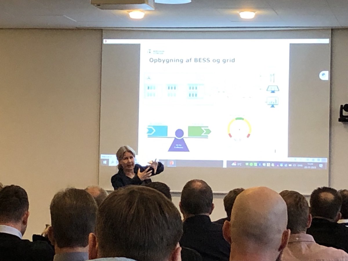 Seminar om grøn omstilling og brandsikkerhed på ⁦⁦<a href="/DTUtweet/">DTU</a>⁩. Bla. omkring oplagring af strøm, solceller og brug af nye/gamle grønne materiale (strå) med flere indlægsholdere fra #dbi