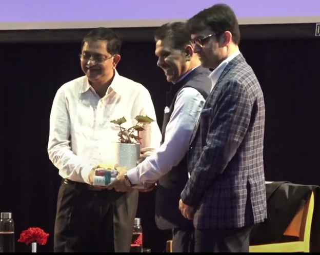 Anirudh Tewari, IAS, SCS cum DG, and Amit Dhaka, IAS, Director, presented Memento to Doreswamy Nandkishore (Nandu) and Neeraj Chandra Guest Speakers as a symbol of gratitude and remembrance during FRIDAYS@MGSIPA - The Dance of Disruption and Creation: Epochal Change 17 Nov23