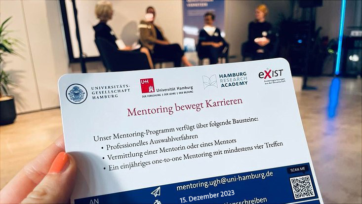 Karrieretipp//"Mentoring bewegt Karrieren": #Mentoring Programm für die außeruniversitäre Karriere mit Expert:innen aus der Wirtschaft. Bis  zum 15.12. können sich Promovierende &amp; Postdocs der HRA-Hochschulen  bei der Universitäts-Gesellschaft HH bewerben: t1p.de/8wchd