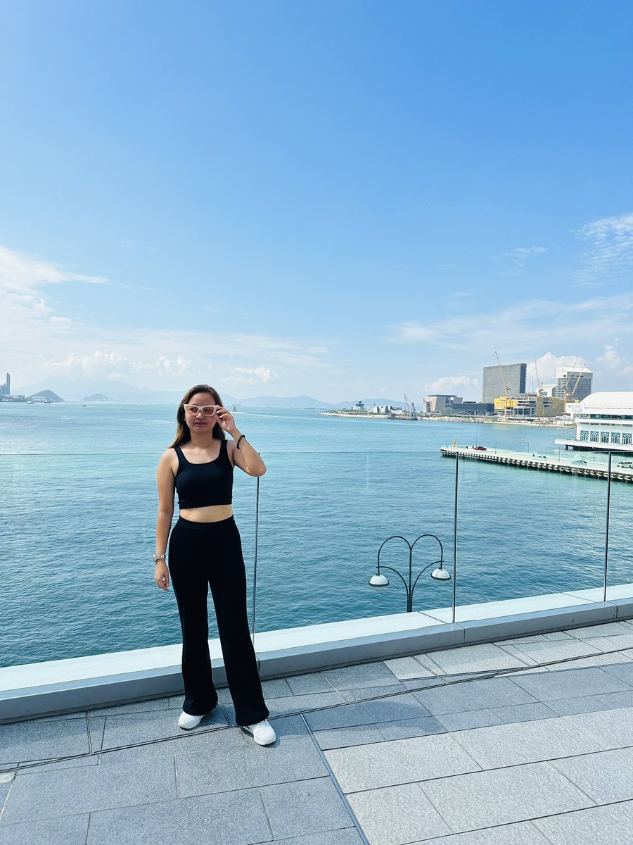 jonamgenobe's tweet photo. Immersed in the vibrant energy of Hong Kong. Every corner tells a story in this city of contrasts. 🏙️✨ #HongKongAdventures #UrbanExploration #freetravel #businessperks https://t.co/sUQwfXO8yU