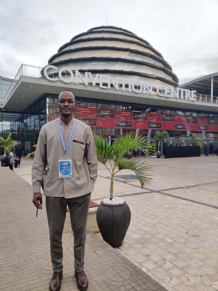 KiizaElia's tweet image. It was a great opportunity to represent &amp;amp; speak for #AfricanYouths in #Academia in #CLGC2023 held in #Kigali_Rwanda last week. Since  we&apos;re in one family of common wealth , I emphasised removal of work restrictions by western countries to our #African graduates in medical fields.