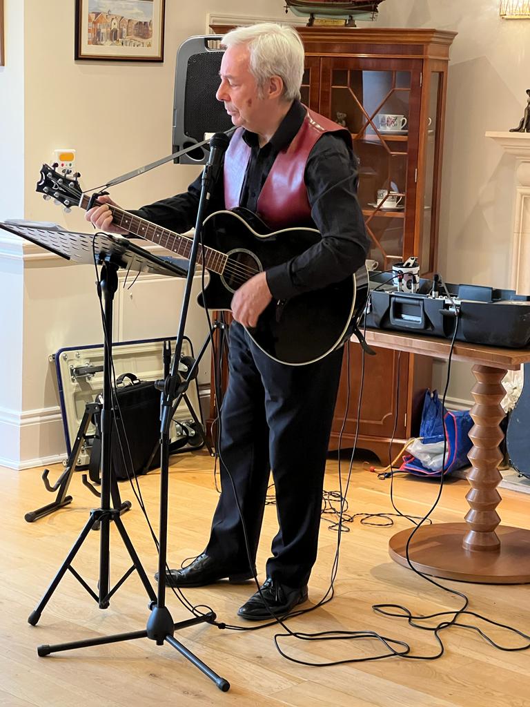 StarandGarter's tweet photo. #Solihul residents welcome entertainer David Knowles for some amazing guitar playing and singing 🎸🎤 https://t.co/d6d3eaDu9H