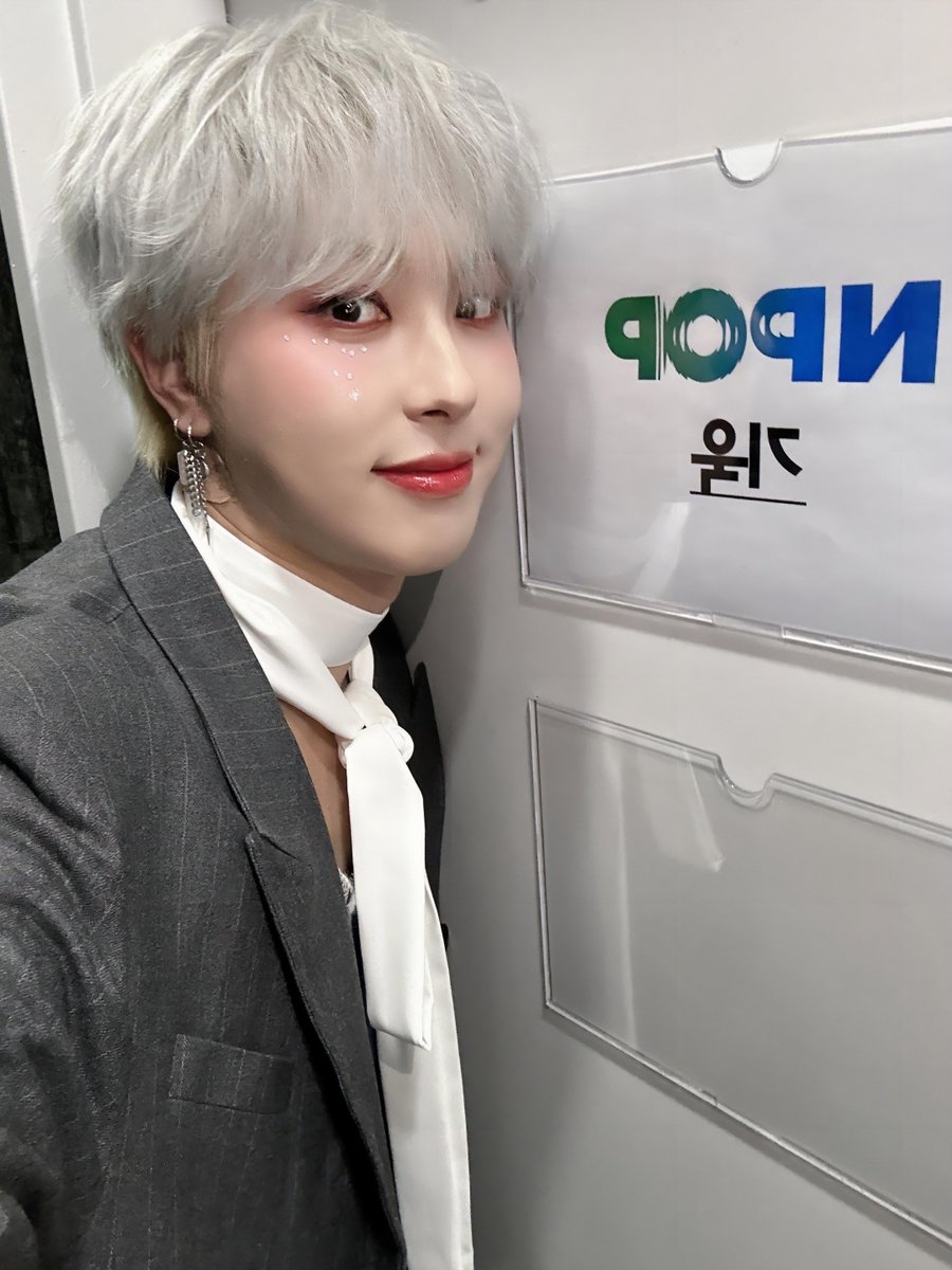 [#기욱]

잠시 후 8시, 네이버 'NPOP'
위브들에게 행복을 가르쳐 준 
기욱이 무대 놓치지 말고
꼭❗ 본방사수해 주세요🫶🩶

🔗 naver.me/xJquT8Wk

#ONEWE #원위 #GIUK
#내_영혼에_낸_Scratch