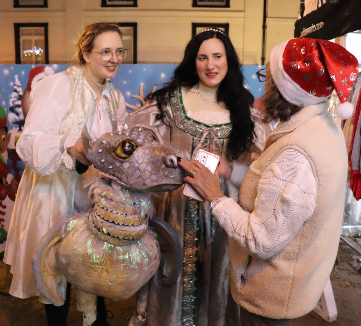 What a magical evening at The Big Reveal in @ThePantiles on Saturday! 🤩 Did anyone hear our amazing Cinderella @NHoeberigs singing? ✨👠✨ Or did you manage to say hello to the snow-breathing dragon Hiccups? ❄️🐉  @rtwtogether 😍