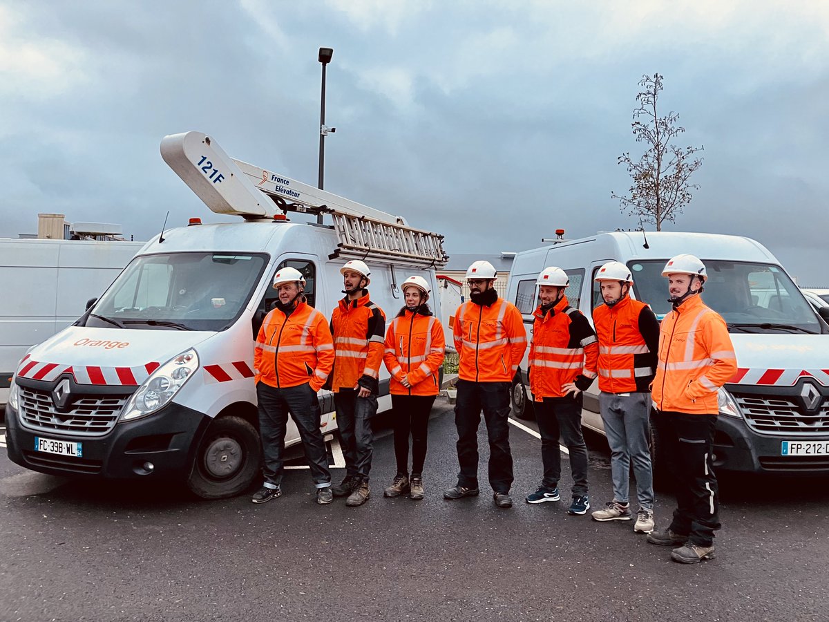 💨 #Ciaran Nouvelle semaine, nouveaux renforts ! 🙏 Merci aux équipes techniques de @OrangeOccitanie et d'@OrangeGrandEst qui viennent prêter main forte aux collaborateurs bretons, pour réparer nos équipements. La solidarité, chez @orange, c'est dans notre ADN !