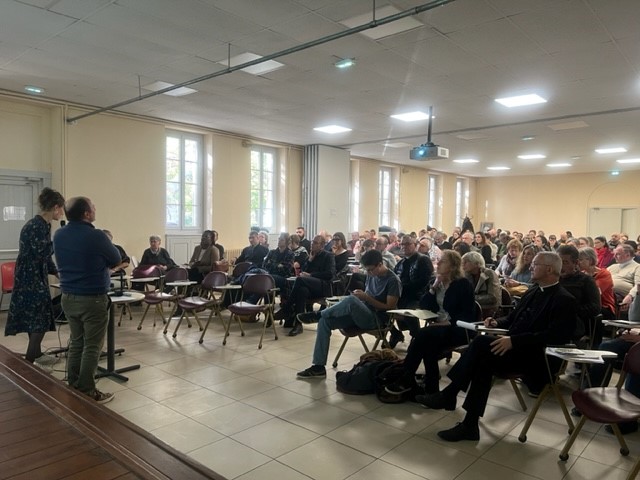 infocomnimes's tweet photo. Magnifique rencontre pour la transformation Pastorale ce samedi 18 novembre à Nîmes. A l’invitation de Mgr Nicolas BROUWET, prêtres et paroissiens se sont retrouvés pour réfléchir sur la mission et comment œuvrer pour l’annonce de l’Evangile.
https://t.co/920S9X2JOC https://t.co/tqHTSH0IEK