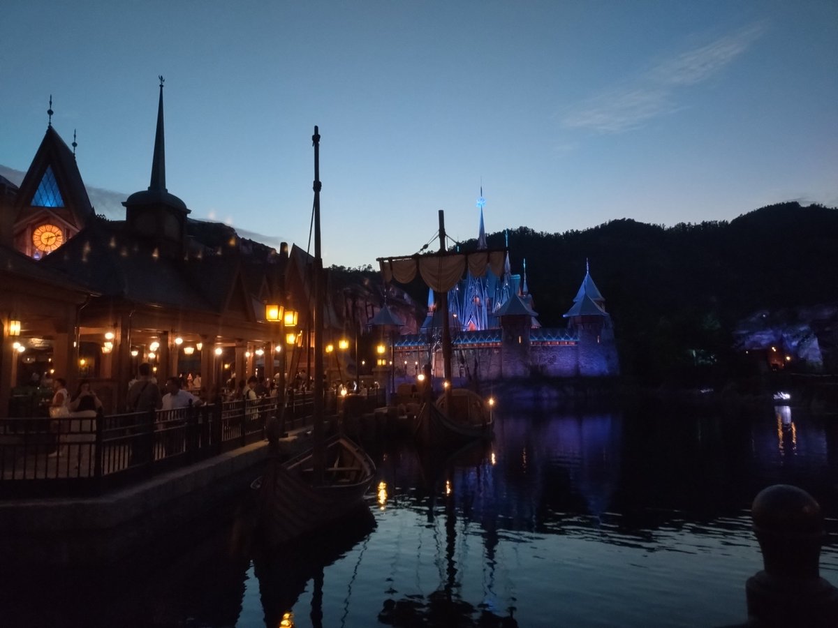 Sonya_0102's tweet photo. World of Frozen, Arendelle in Hong Kong Disneyland~~ https://t.co/88p5XExiQX