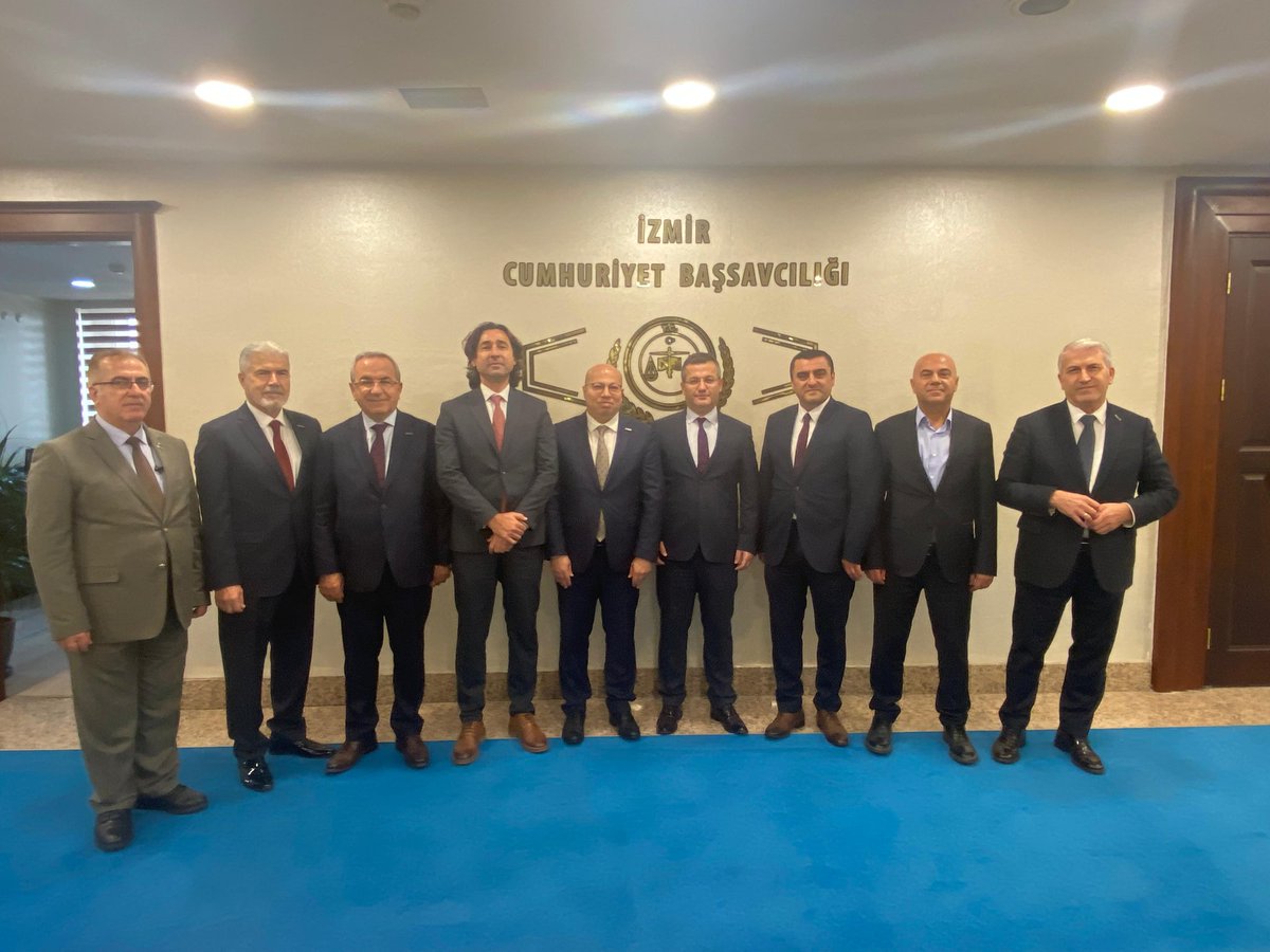 MÜSİAD İzmir (@musiadizmir) on Twitter photo Başkanımız <a href="/GokhanTemurTR/">Gökhan Temur</a> ve beraberindeki heyetimizle İzmir Cumhuriyet Başsavcısı olarak atanan Sn. Fahri Mutlu Tosun’a hayırlı olsun ziyaretinde bulunduk.
MÜSİAD İzmir'in faaliyetleri ve çalışmaları hakkında bilgiler verilen ziyarette, şehrimiz hakkında istişareler yapılarak Başkanımız <a href="/GokhanTemurTR/">Gökhan Temur</a> ve beraberindeki heyetimizle İzmir Cumhuriyet Başsavcısı olarak atanan Sn. Fahri Mutlu Tosun’a hayırlı olsun ziyaretinde bulunduk.
MÜSİAD İzmir'in faaliyetleri ve çalışmaları hakkında bilgiler verilen ziyarette, şehrimiz hakkında istişareler yapılarak