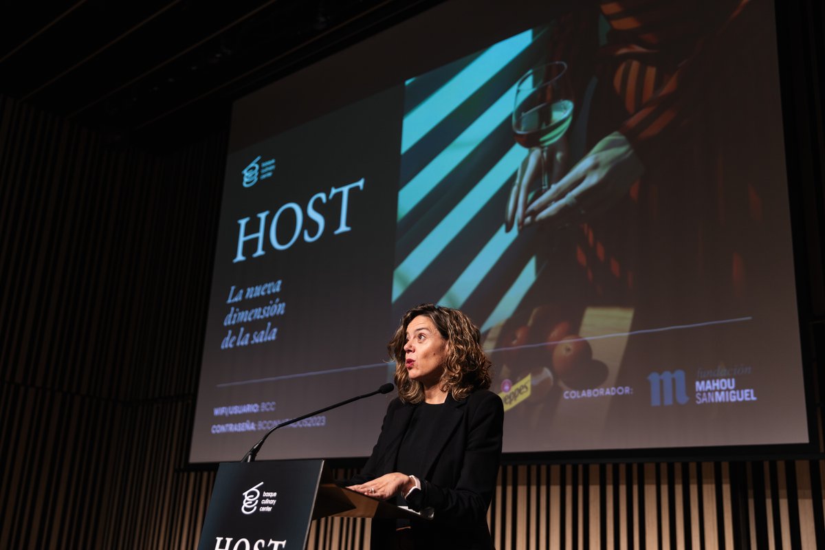 bculinary's tweet image. 🍽 Arrancamos con la 8. edición de #BCCHOST2023⚡️ Hoy vamos a repensar nuevas maneras de enamorar al comensal; reflexionar entorno a la nueva dimensión, o dimensiones de la sala, y afrontar los cambios cíclicos de la restauración. ¡Empezamos! 🙌