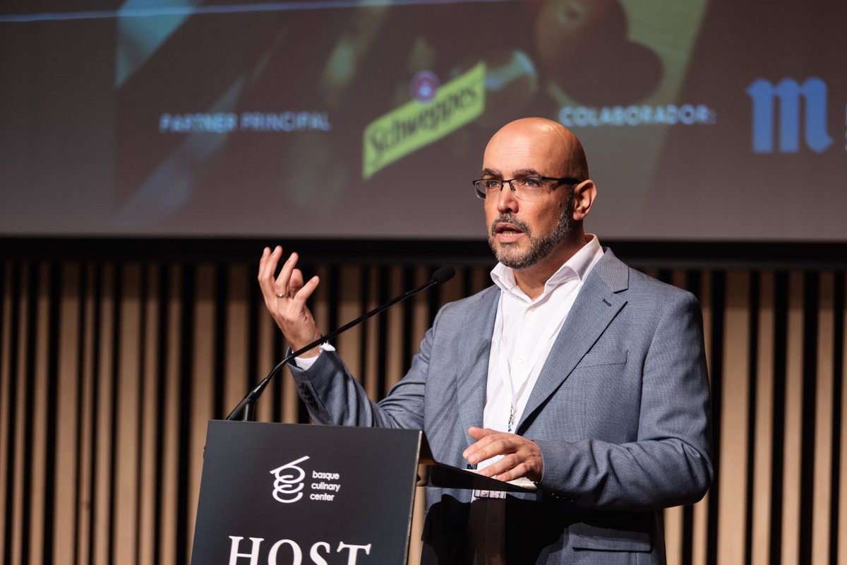 bculinary's tweet image. 🍽 Arrancamos con la 8. edición de #BCCHOST2023⚡️ Hoy vamos a repensar nuevas maneras de enamorar al comensal; reflexionar entorno a la nueva dimensión, o dimensiones de la sala, y afrontar los cambios cíclicos de la restauración. ¡Empezamos! 🙌