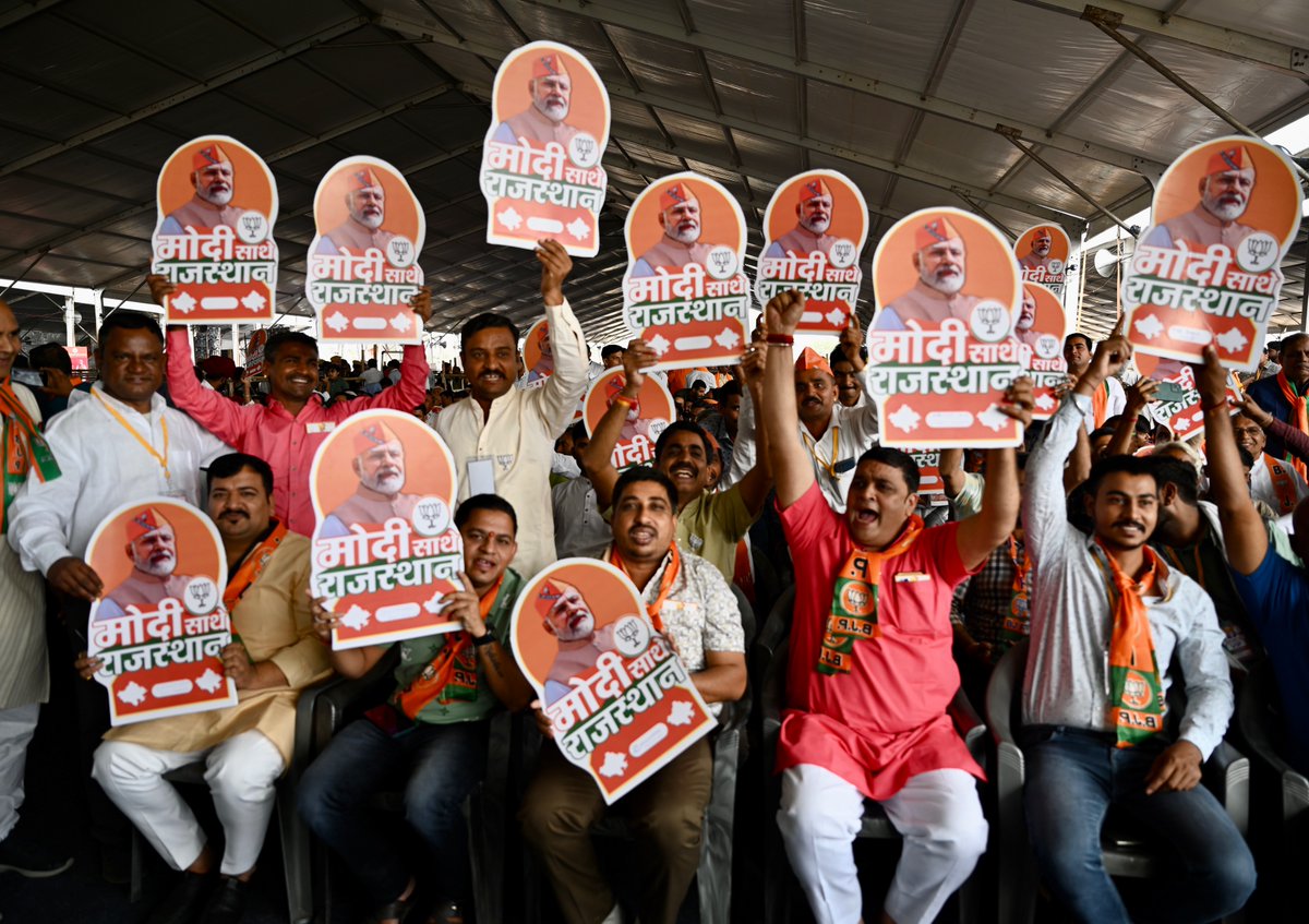 narendramodi's tweet photo. पाली में उमड़े जनसागर का स्नेह हृदय को छू गया! https://t.co/vTnqTORZo2