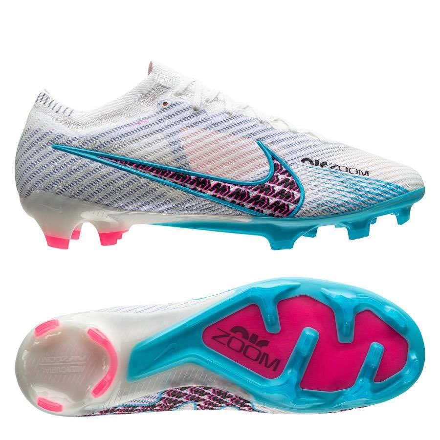 lucas_hby's tweet photo. J’ai une théorie 
Vous faites ce que vous voulez avec 
Les crampons avec des lamelles (photo 1) favorise le risque de ligament croisé contrairement aux autres types de crampons (photo 2) https://t.co/UHxlflHP8G