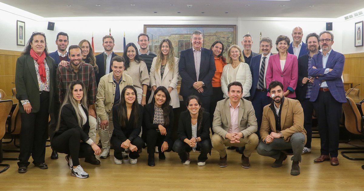 ¡Arrancamos! 🚀 Inauguración de la III Edición del Programa Mentoring ASPRIMA - Grado Inmobiliario + Formación Inicial por la <a href="/eec_coaching/">ESCUELA EUROPEA DE COACHING</a>

Una jornada donde líderes del sector inmobiliario se reunieron para dar inicio a una nueva experiencia formativa.

…rsidadinmobiliaria.edificacion.upm.es/2023/11/20/3-m…