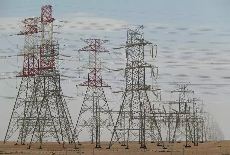 New paper investigating energy use among the top 1% of global energy consumers finds that low-cost messages priming religious and national identity to conserve energy led to sizeable reductions in electricity use - based on study in Qatar ⬇️
lse.ac.uk/granthaminstit…
