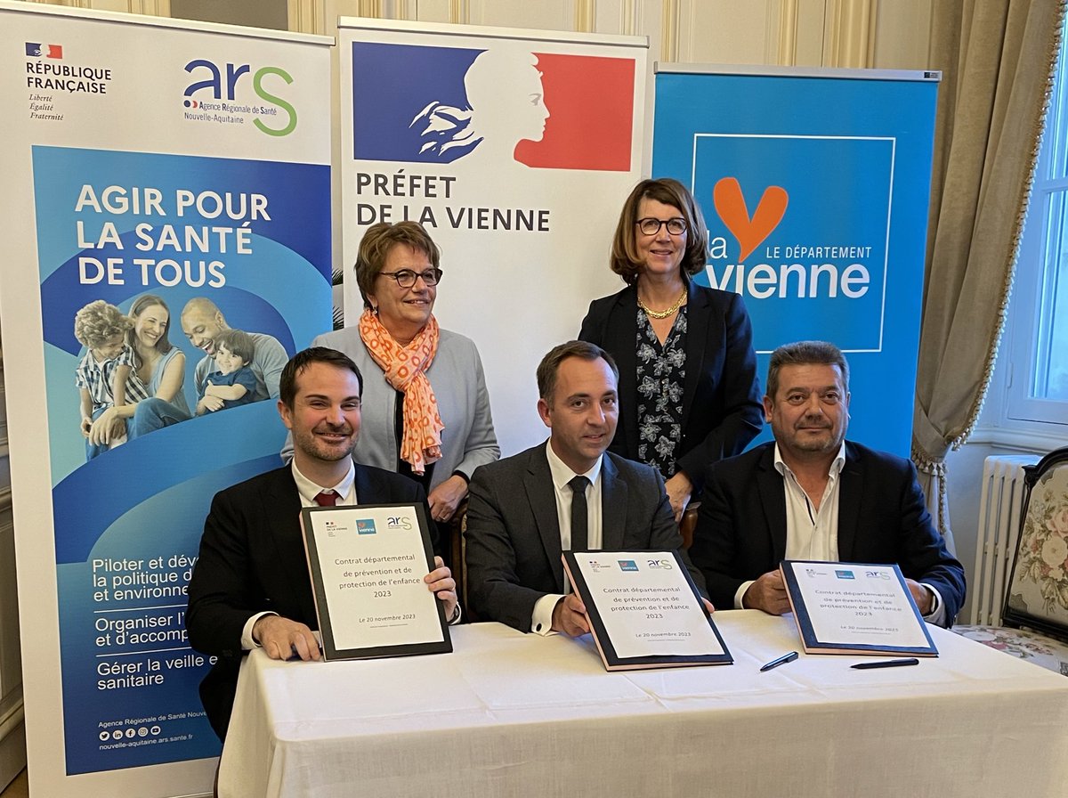 Alain Pichon (@alainpichon86) on Twitter photo 🚸 En cette journée mondiale de l’enfance, nous avons signé, avec le <a href="/Prefet86/">Préfet de la Vienne</a> et l’@ARSNA_DD86, l’avenant au Contrat Départemental de Prévention et de Protection de l’Enfance. 
Merci à <a href="/RMBERTAUD/">Rose Marie Bertaud</a> de sa mobilisation au <a href="/departement86/">Département de la Vienne</a>. 
✅ Engagement total pour nos enfants. 🚸 En cette journée mondiale de l’enfance, nous avons signé, avec le <a href="/Prefet86/">Préfet de la Vienne</a> et l’@ARSNA_DD86, l’avenant au Contrat Départemental de Prévention et de Protection de l’Enfance. 
Merci à <a href="/RMBERTAUD/">Rose Marie Bertaud</a> de sa mobilisation au <a href="/departement86/">Département de la Vienne</a>. 
✅ Engagement total pour nos enfants.